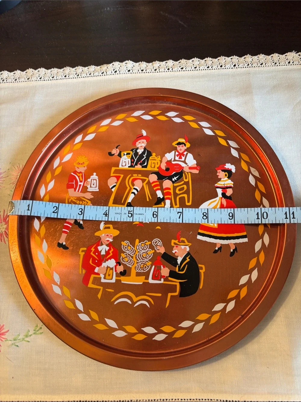 EUC VINTAGE metal serving tray featuring a Bavarian, Alpine, or Pennsylvania Dut